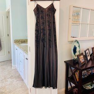 Laundry size 6 black, long dress.